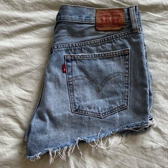 Levi’s Distressed Denim Shorts - Picture 2 of 8